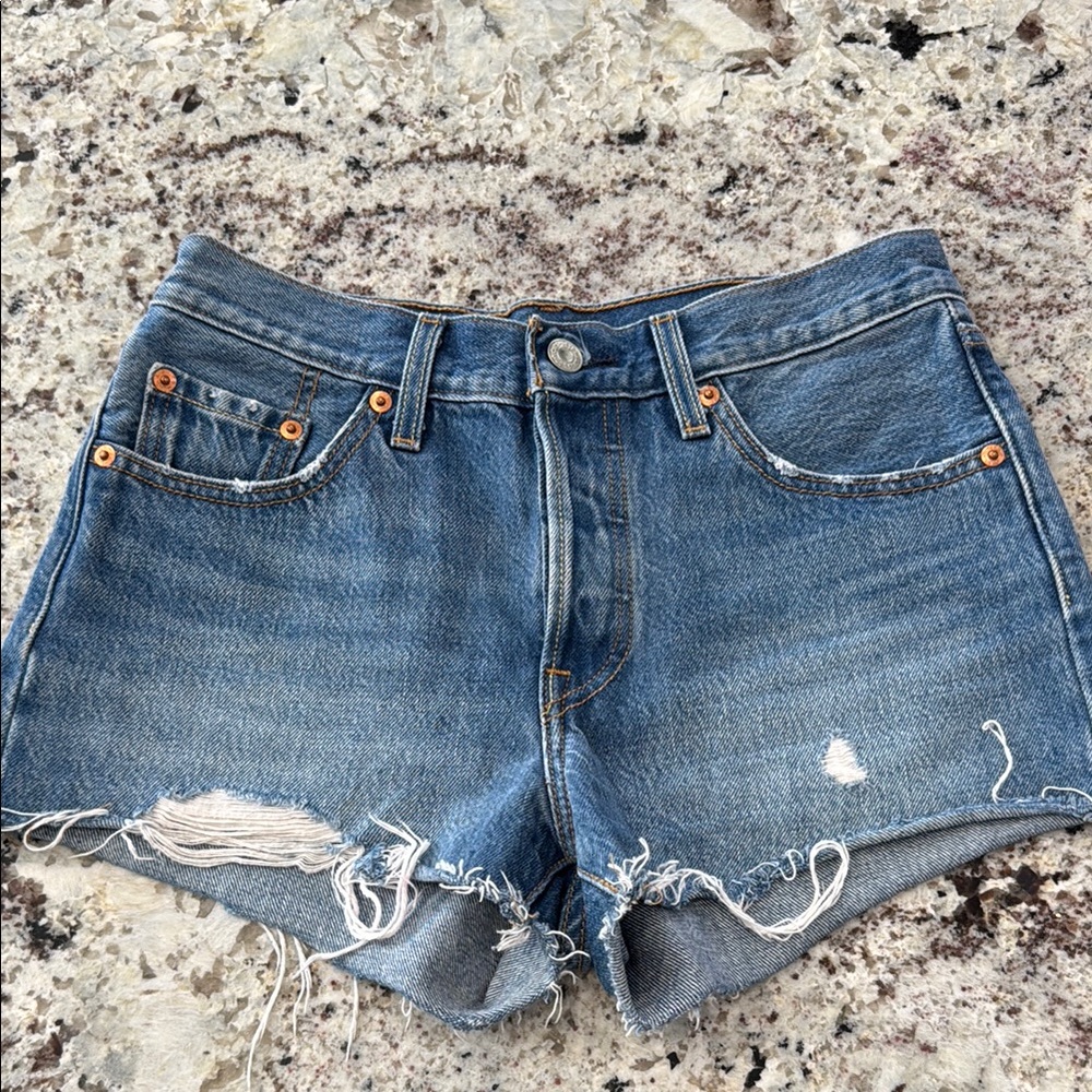 Levi’s 501 size 25 cut off shorts